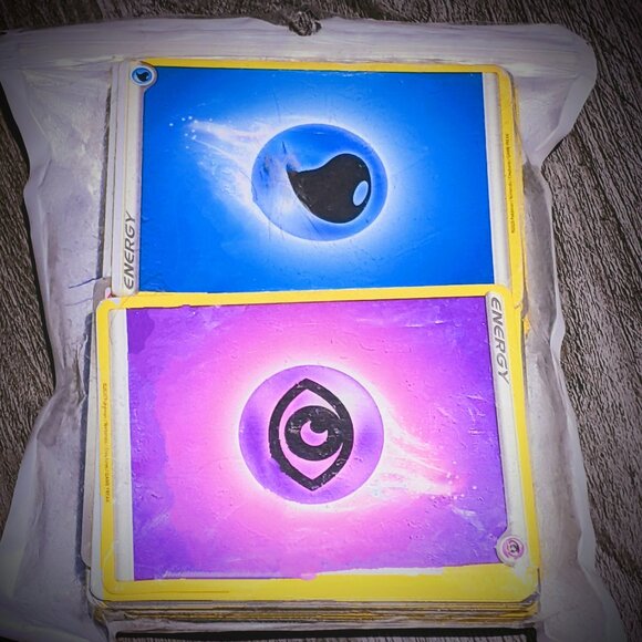 50 assorted Pokémon cards - Picture 1 of 1